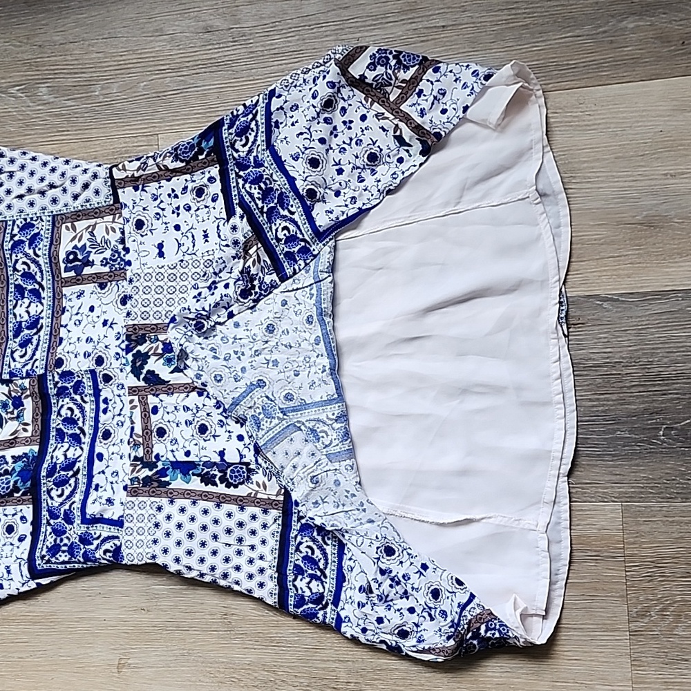 Elegant Blue and White Patterned Dress - Picture 9 of 13